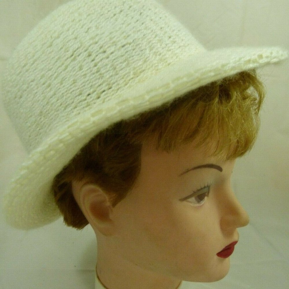 Vintage Younkers White Acrylic Fibre Hat